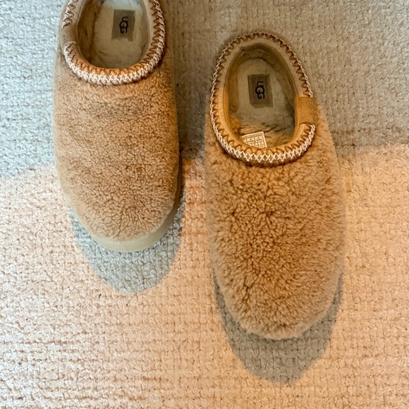 UGG Slippers - Picture 3 of 4